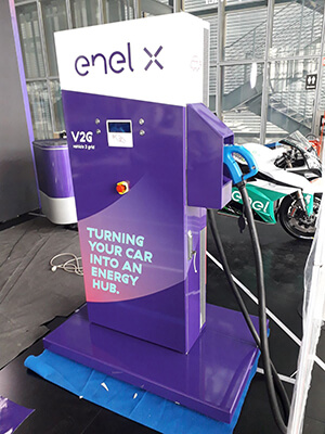 Una linea creativa che collega gli impianti di produzione all’energia per il futuro: la campagna per Enel pone l’accento sulla sostenibilità. 
