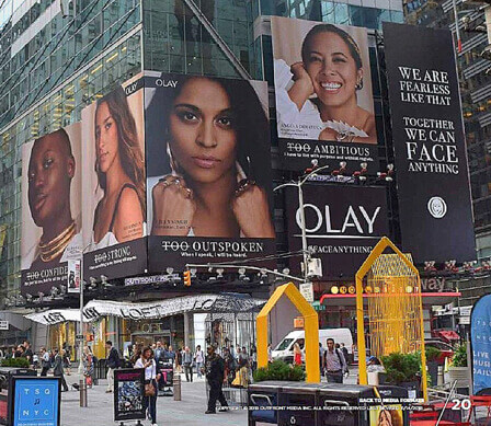 Le affissioni di Times Square vengono viste ogni anno da non meno di 200 milioni di persone. Nel cuore di New York la domination raggiunge il suo massimo effetto. 